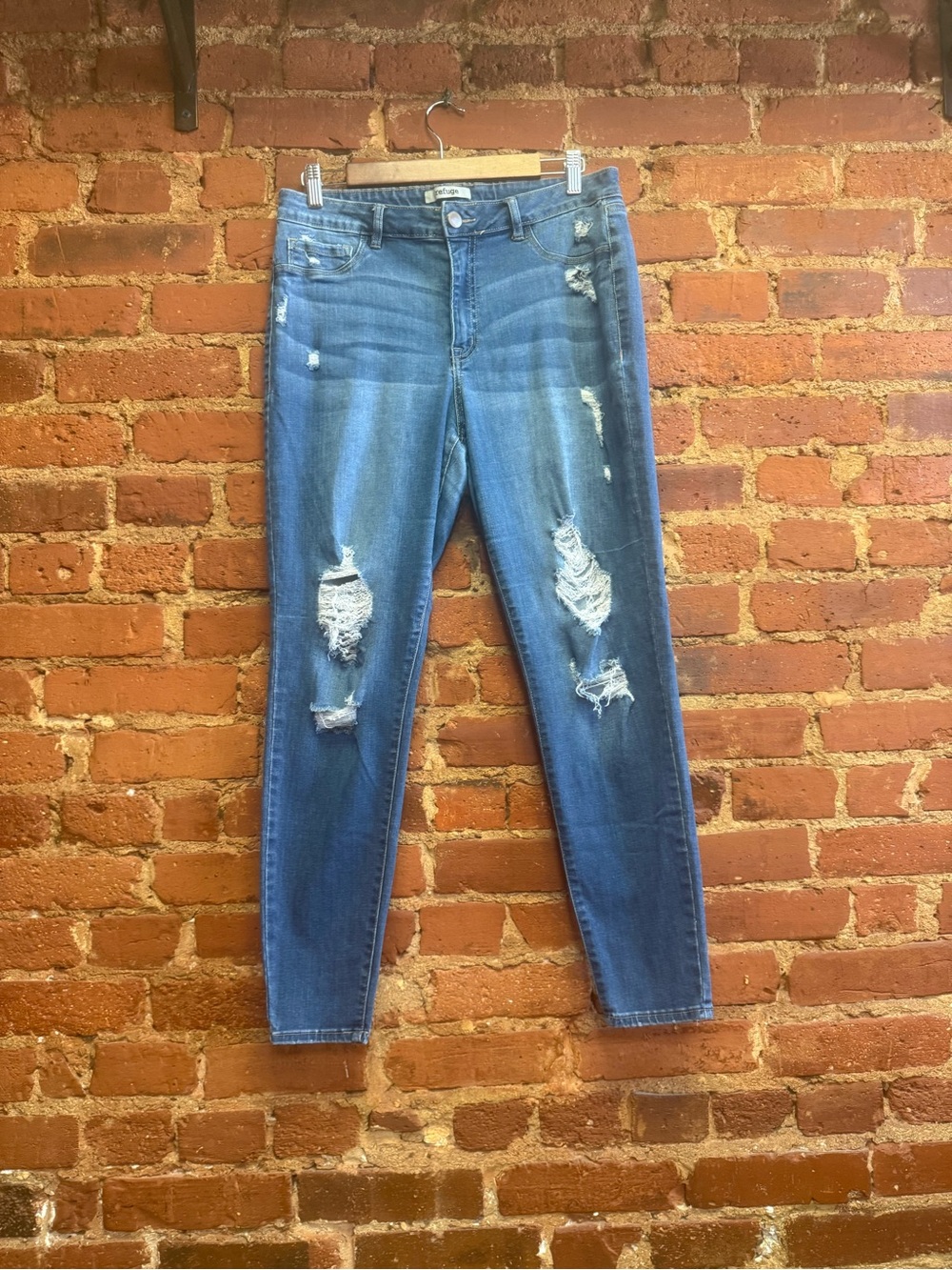 refuge Ripped Skinny Jeans in Medium Blue Wash